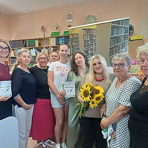 zdjęcie grupowe z autorką